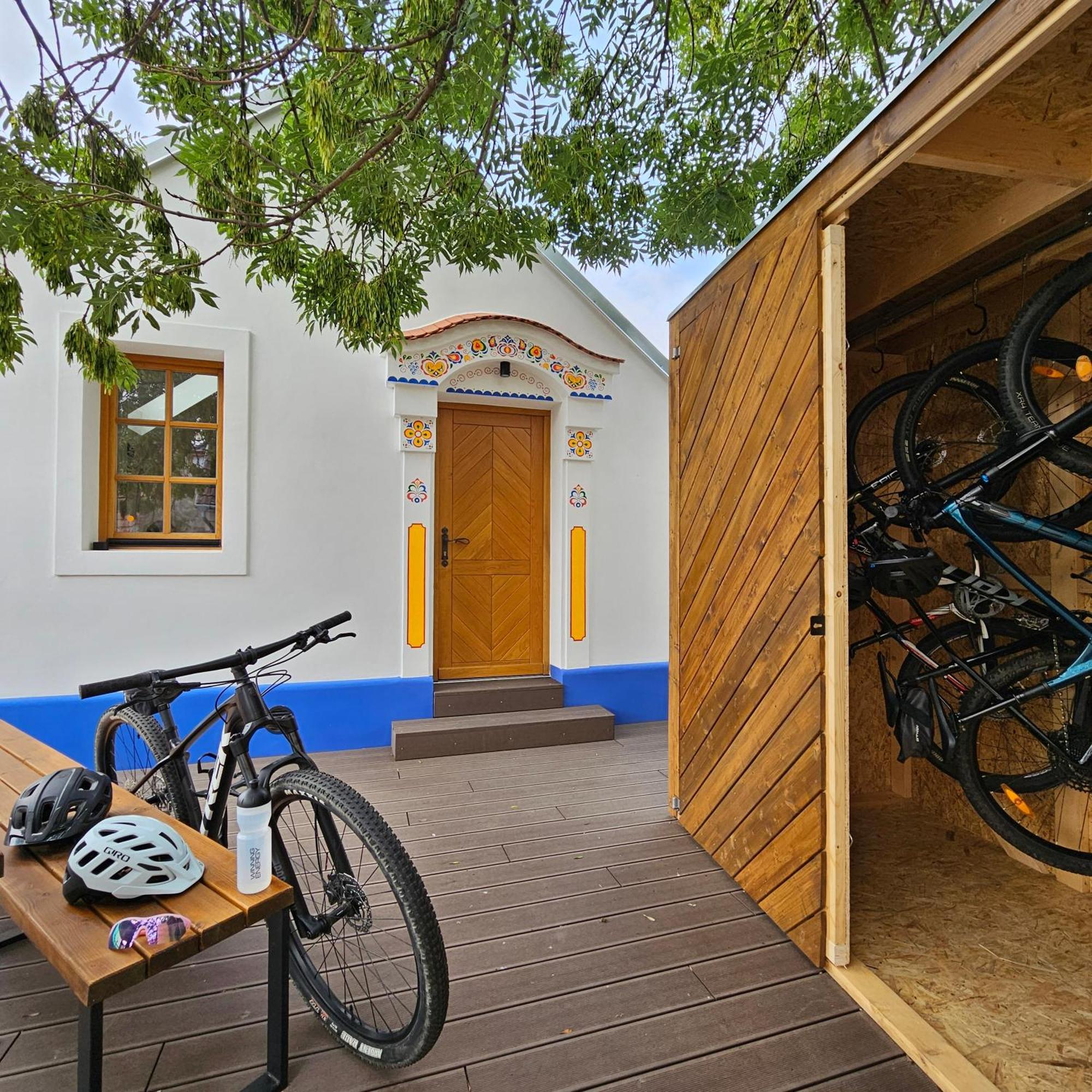 Pod Vinohradem - Apartmany & Vinne Sklepy Mutenice Exterior photo